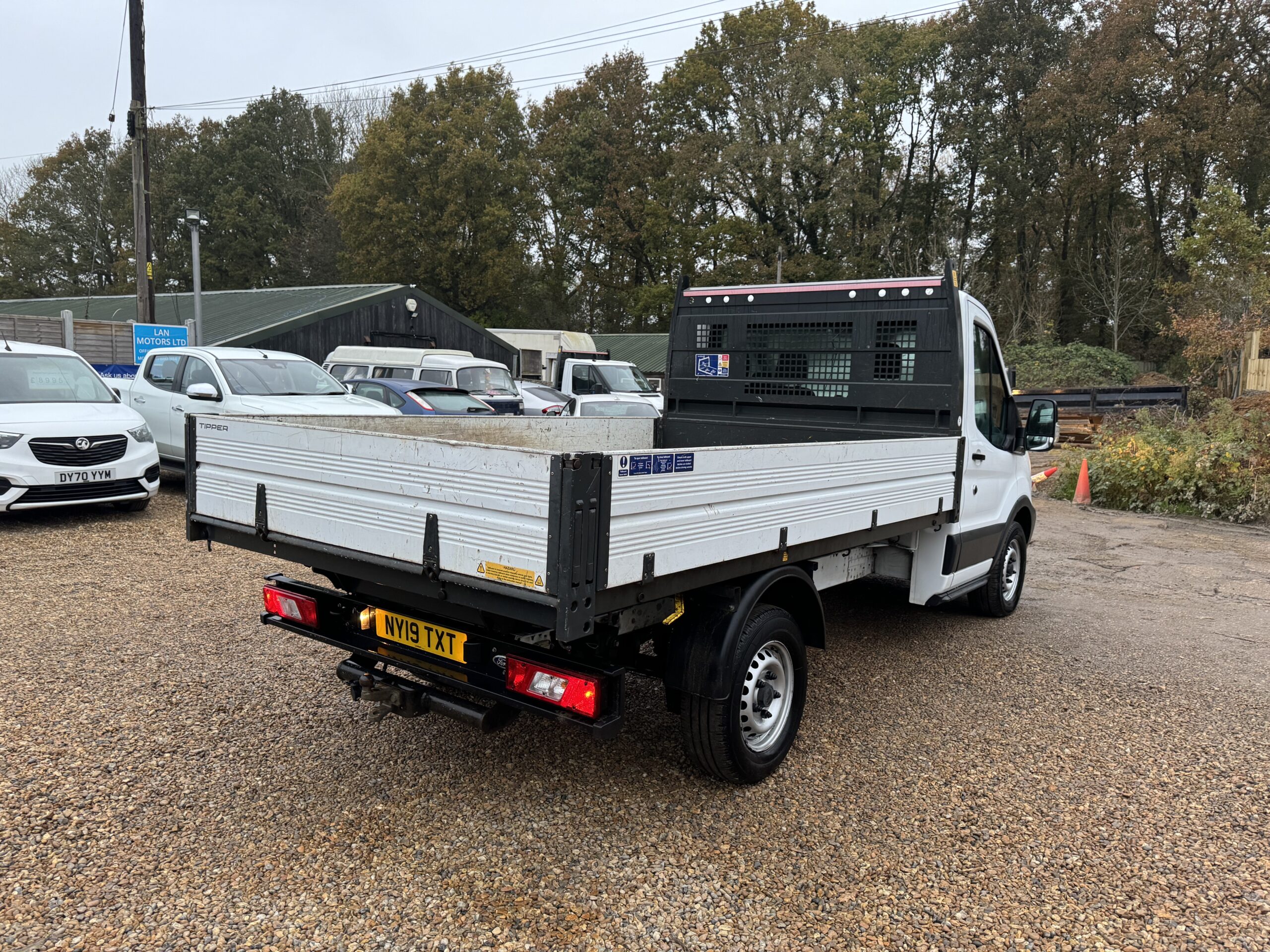 
								Ford Transit 2.0 350 EcoBlue 1-Way Tipper RWD L2 Euro 6 2dr (1-Stop) full									