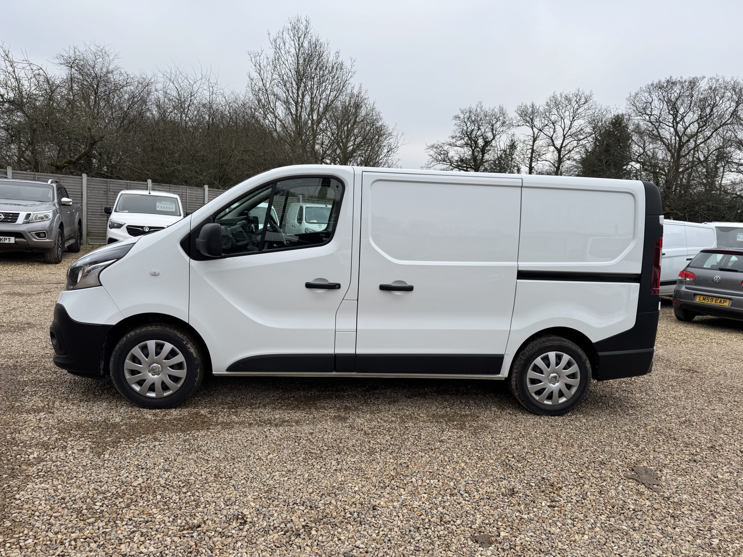 
								Renault Trafic 2.0 dCi ENERGY 28 Business SWB Standard Roof Euro 6 full									