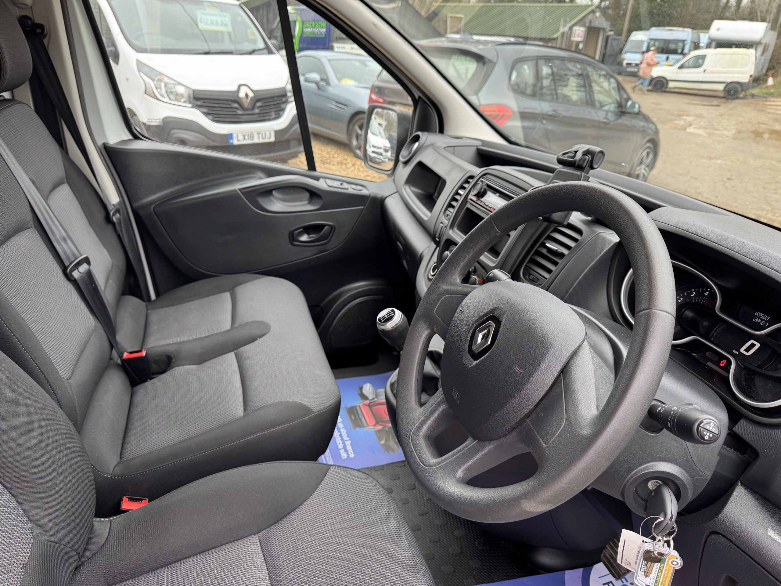 
								Renault Trafic 2.0 dCi ENERGY 28 Business SWB Standard Roof Euro 6 full									