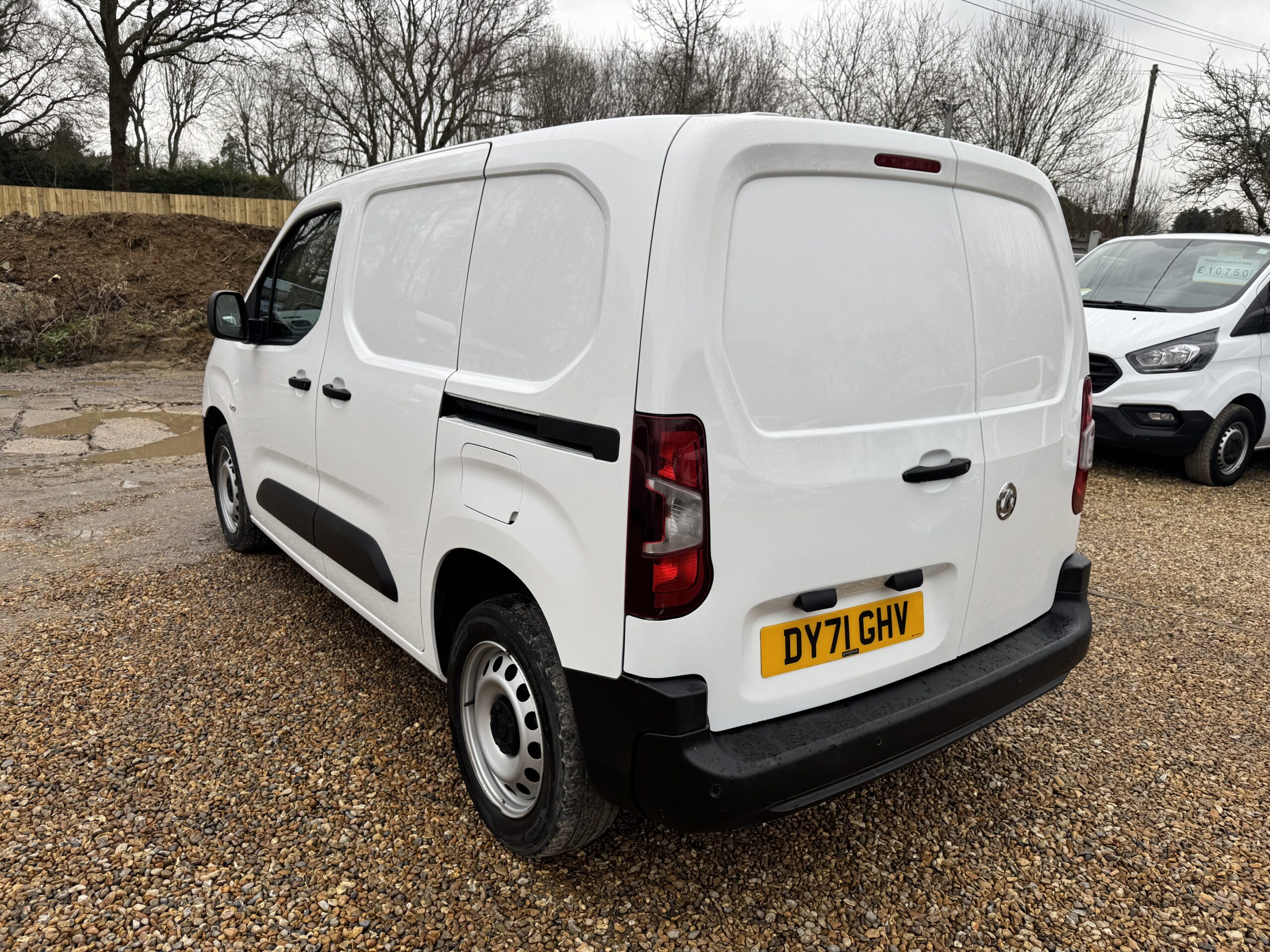 
								Vauxhall Combo 1.5 Turbo D 2300 Dynamic L1 H1 Euro 6 full									