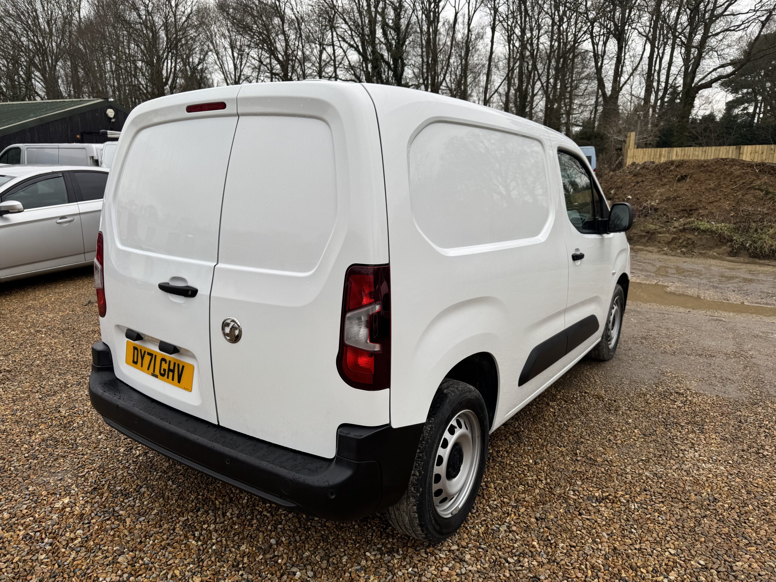 
								Vauxhall Combo 1.5 Turbo D 2300 Dynamic L1 H1 Euro 6 full									