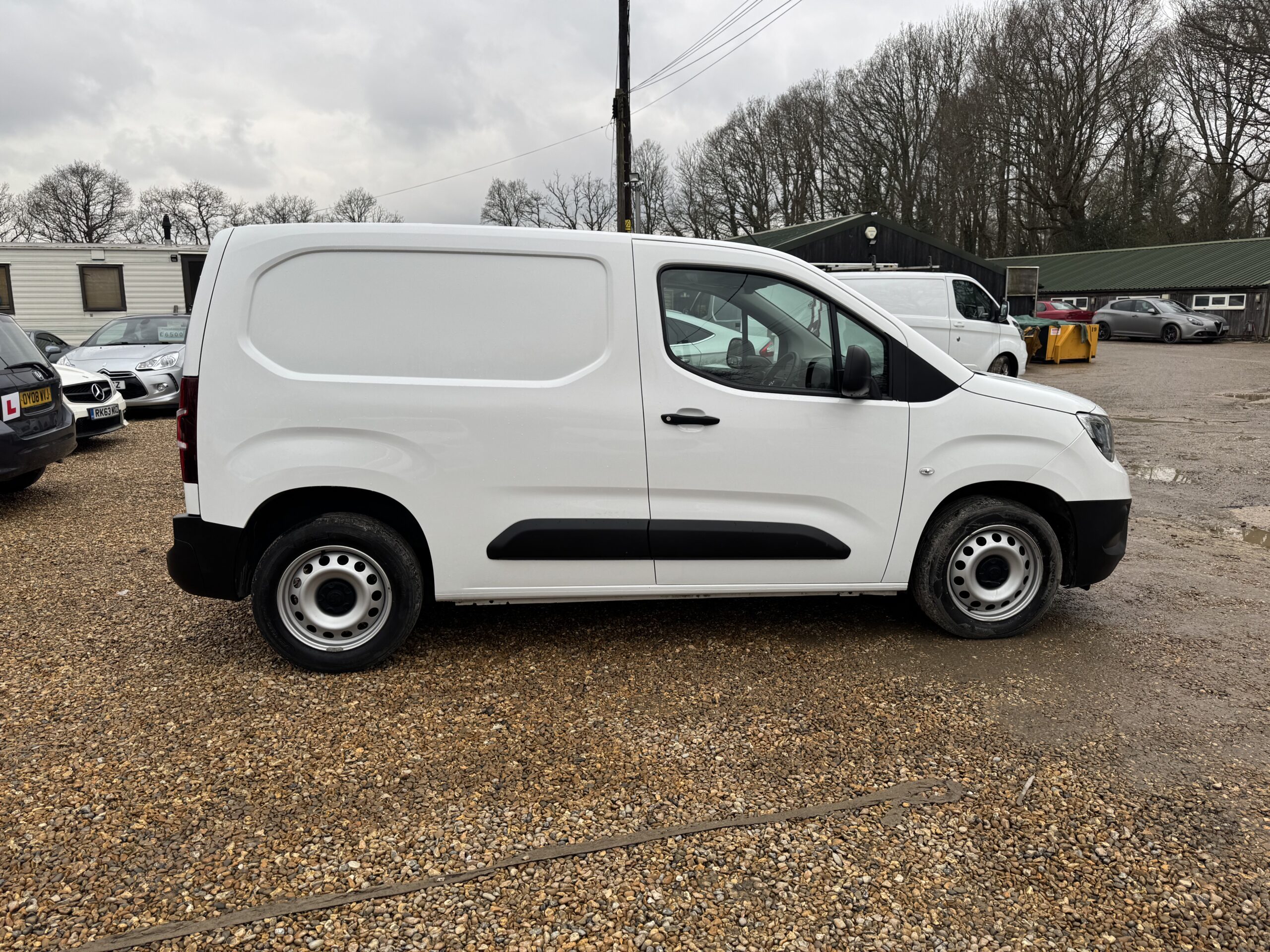 
								Vauxhall Combo 1.5 Turbo D 2300 Dynamic L1 H1 Euro 6 full									