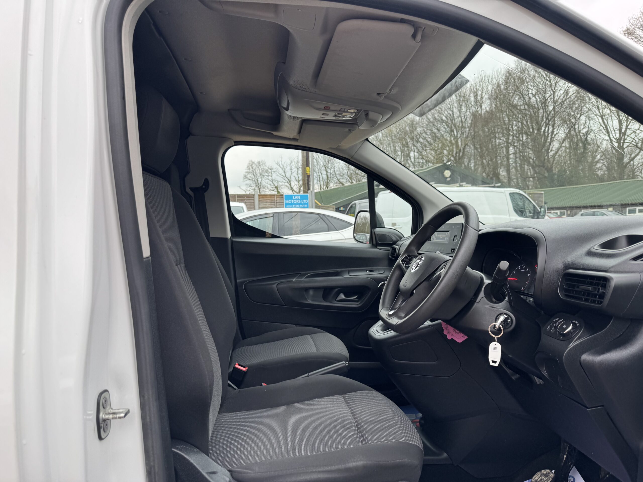 
								Vauxhall Combo 1.5 Turbo D 2300 Dynamic L1 H1 Euro 6 full									