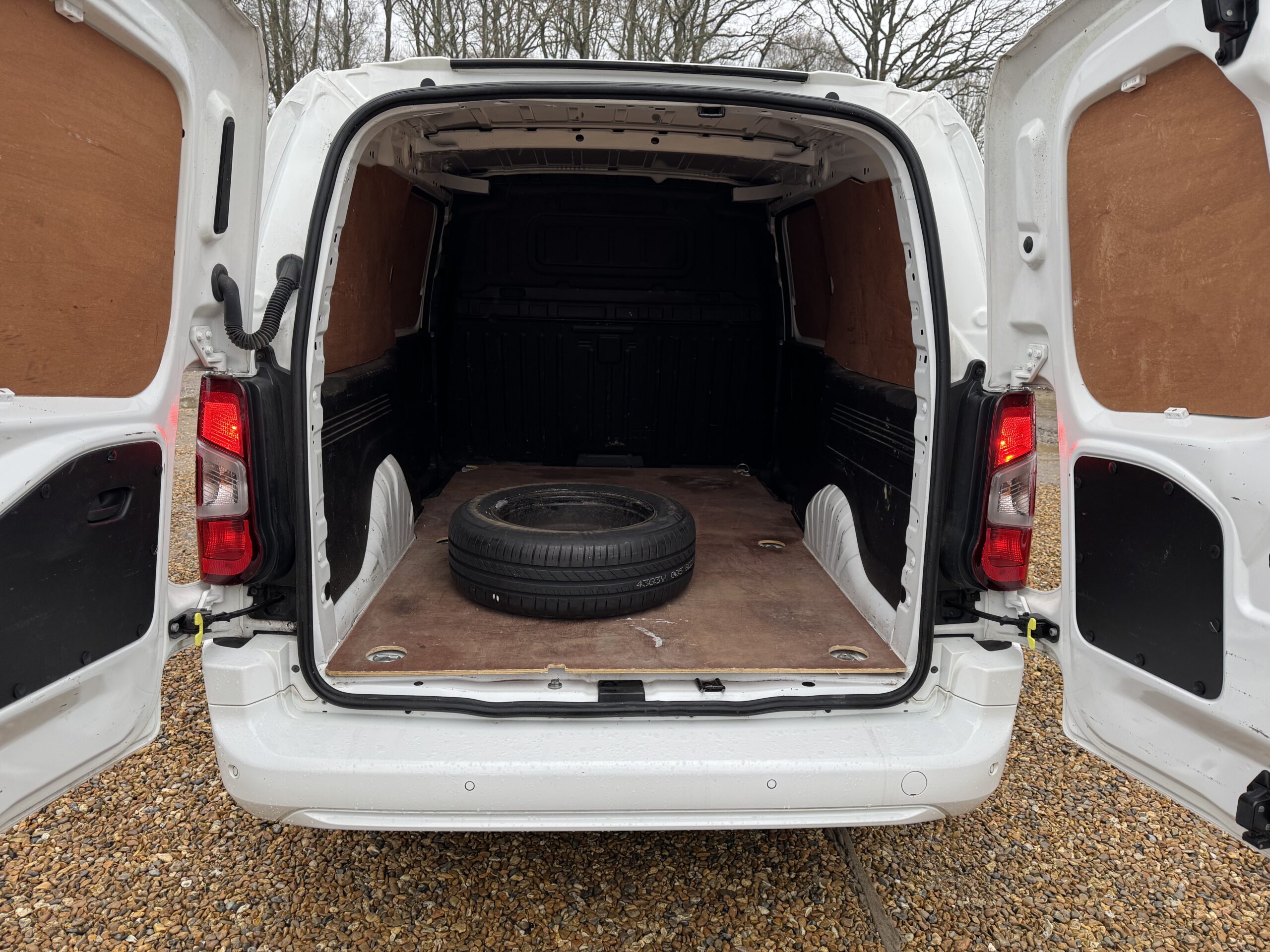 
								Vauxhall Combo 1.5 Turbo D 2300 Sportive L2 H1 Euro 6 full									